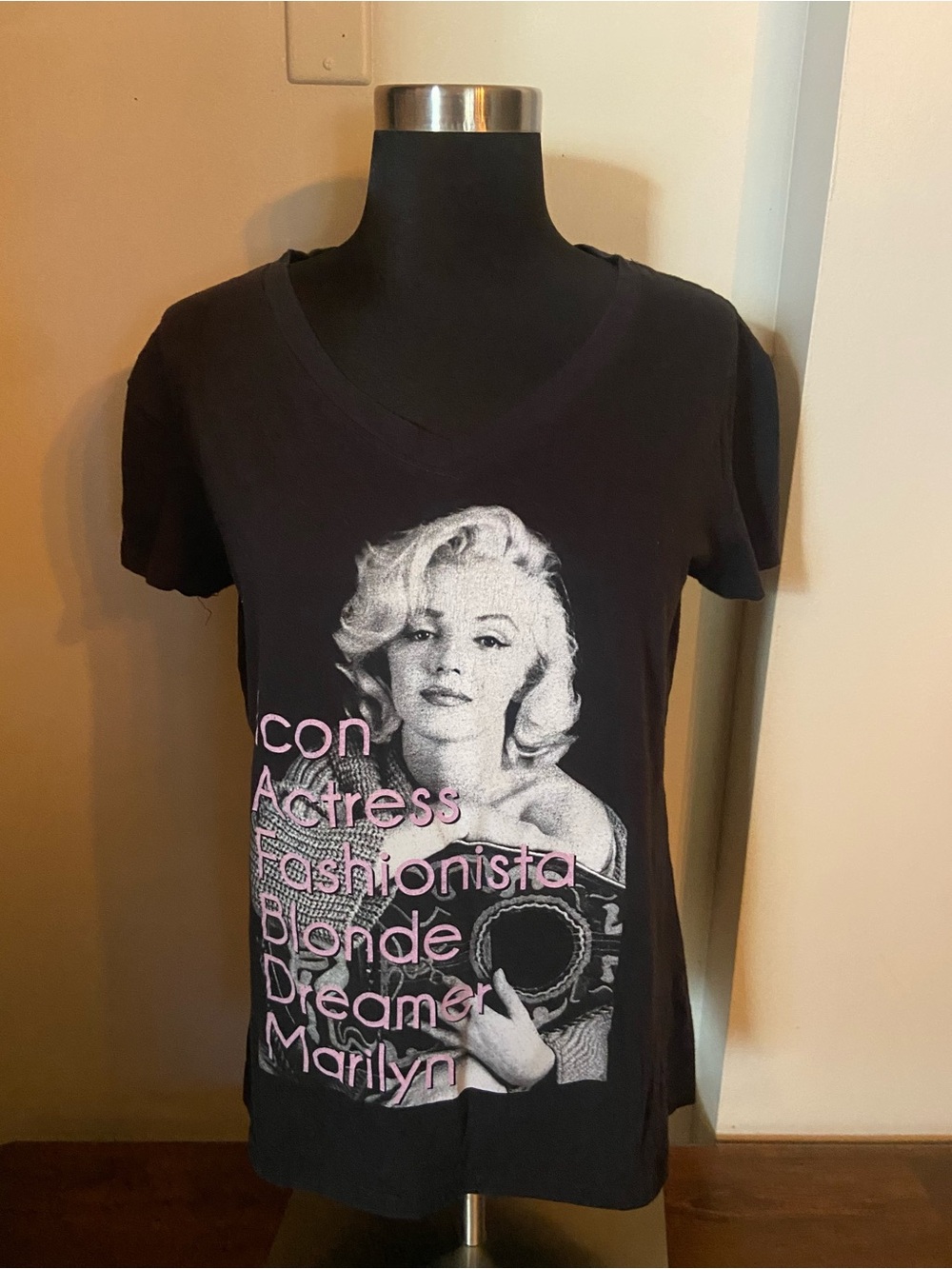 Marilyn Graphic V-Neck Tee - Black and Pink